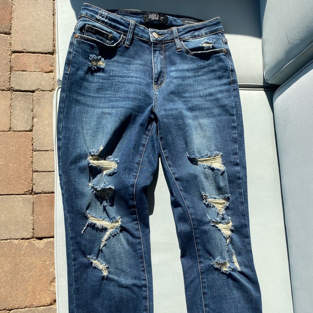 Judy Blue, dark wash, high rise, distressed, boyfriend, fit jeans. Size 5/27.